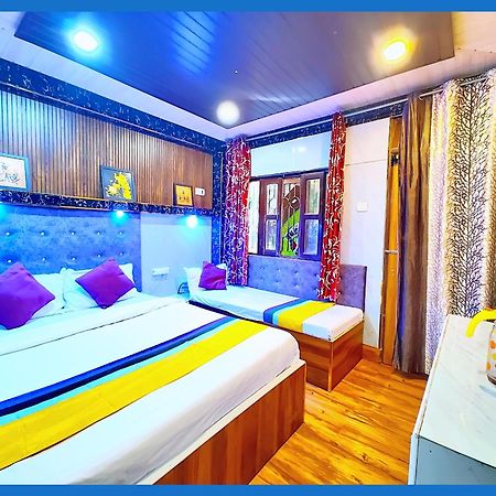 Flattiess ! Hotel Near Mall Road - Open Sitting Area On Terrace With Full Naini Lake View And Mountain Valley View - Wi Fi - Room Service Available - Top Rated Hotel Nainital Exterior foto