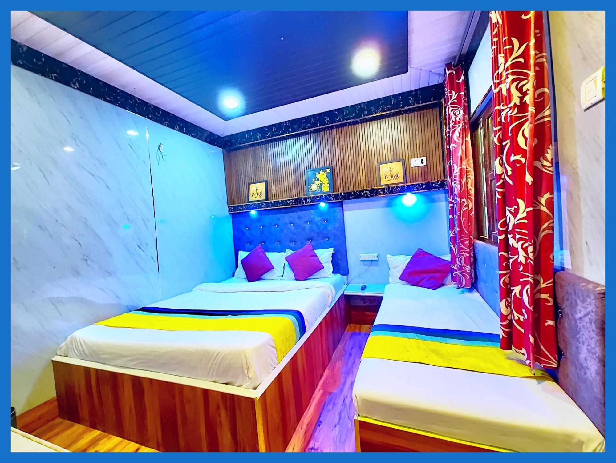Flattiess ! Hotel Near Mall Road - Open Sitting Area On Terrace With Full Naini Lake View And Mountain Valley View - Wi Fi - Room Service Available - Top Rated Hotel Nainital Exterior foto